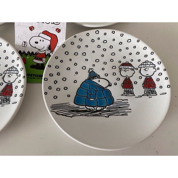 Set Of 4 Peanuts Snoopy in Puffer Jacket Puffy Coat Snow 6" Appetizer Plates NEW - Picture 9 of 10